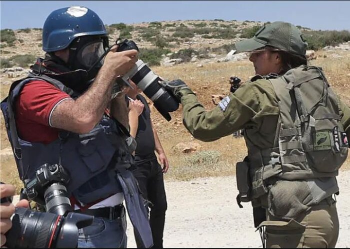 چرا اسرائیل خبرنگاران را با شلیک مستقیم گلوله می‌کشد؟