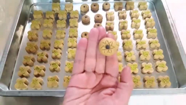 ۵ نکته مهم برای پخت شیرینی نخودچی در منزل
