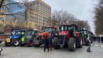 Les tracteurs d’agriculteurs belges en colère envahissent Bruxelles