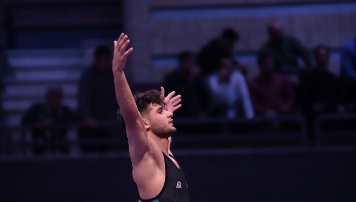 جنگ آبی و قرمز در خانه گوش شکستهها