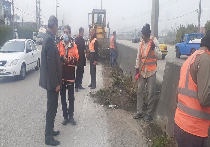 پاکسازی حاشیه راه‌های غرب مازندران از زباله‌ پس از سالها با تصمیم جهادی