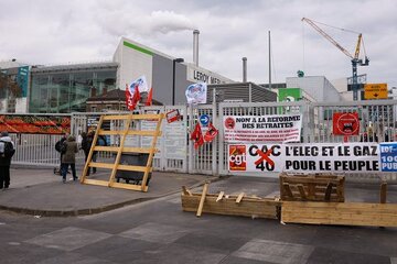 7 mars : les éboueurs en grève, les déchets s’entassent à Paris