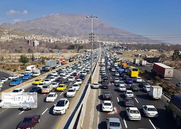 ۹ میلیون و ۵۶ هزار و ۳۰۰ دستگاه وسیله نقلیه در جاده‌های استان مرکزی تردد کردند