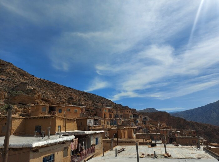 گِل‌مالی خانه‌ها؛ آیین استقبال از نوروز در روستای  فارسیان گلستان+ فیلم