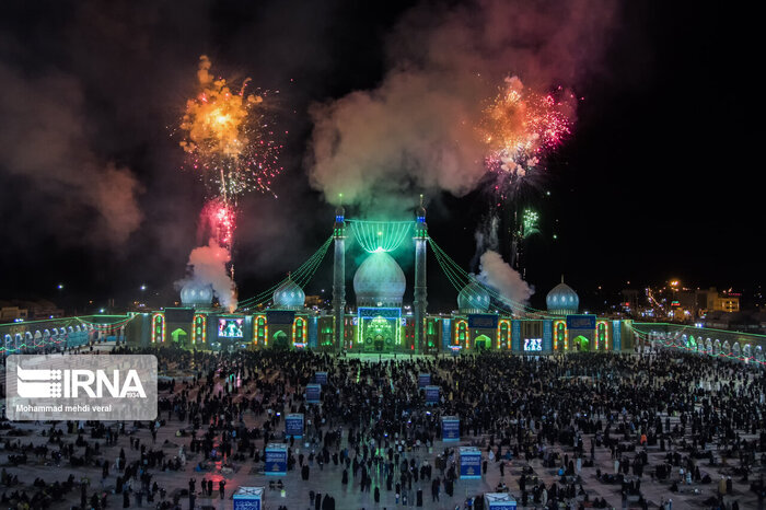 شهر مقدس قم در شب نیمه شعبان غرق در نور و سرور است