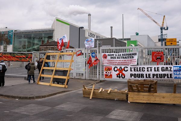 7 mars : les éboueurs en grève, les déchets s’entassent à Paris