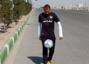 فوتبالیست مرودشتی با توپ فاصله حرم حضرت معصومه ( ع ) تا جمکران را روپایی زد+فیلم