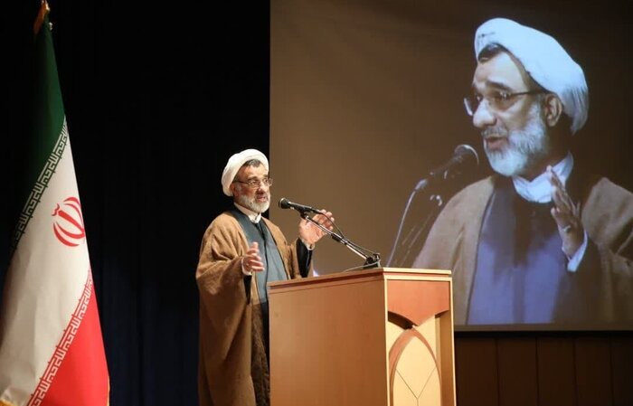 آیت الله اعرافی: توجه به سلامت معنوی برای همه بشریت راهگشا است