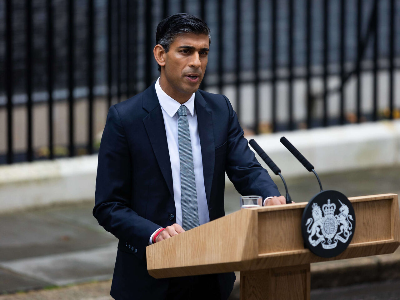 نخست وزیر انگلیس از تصمیم پارلمان علیه مهاجران حمایت کرد