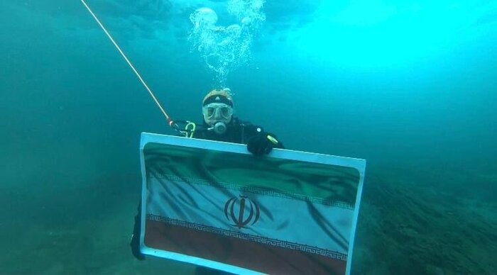 An Iranian dives in North Pole for first time