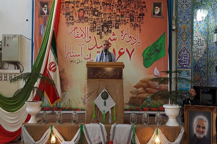 تبیین شهدا به عنوان الگو جوانان را در مسیر انقلاب نگه می‌دارد