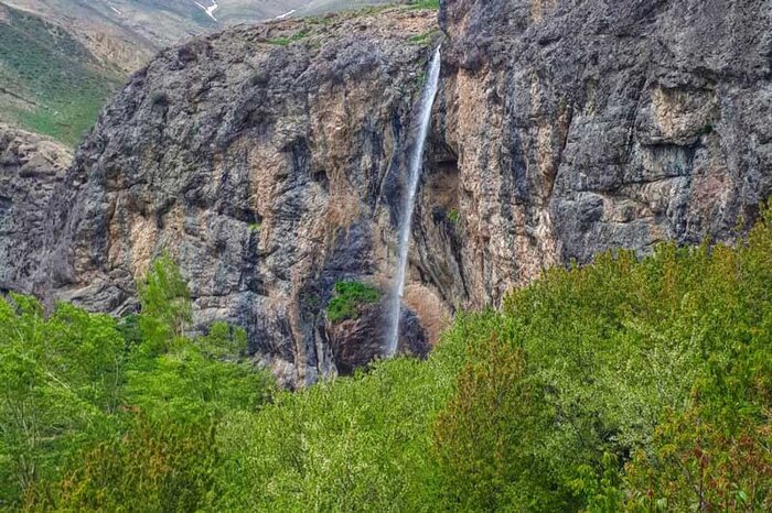 طبیعت‌گردی در محور شمال‌غربی تهران/ اینجا سنگ‌ها جیغ می‌زنند