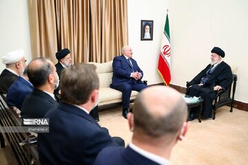 El Líder Supremo se reúne con el presidente de Bielorrusia en Teherán