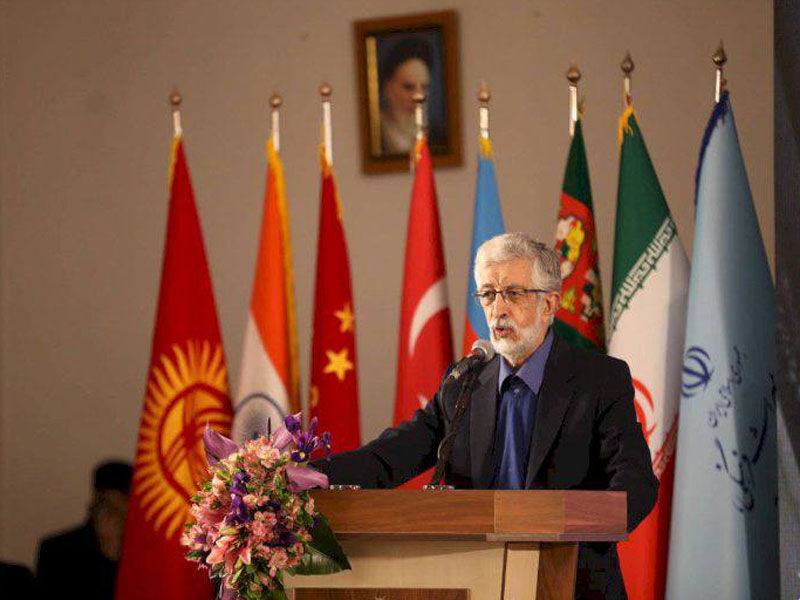 حداد عادل: فرهنگ هر ملّتی در ادبیات آن نمود پیدا میکند