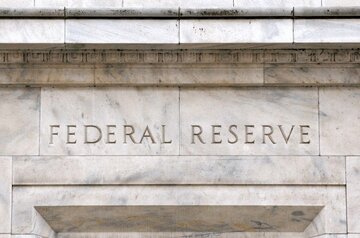 افزایش نرخ‌های بهره از سوی فدرال رزرو و وحشت از تکرار «رکود ریگان» 