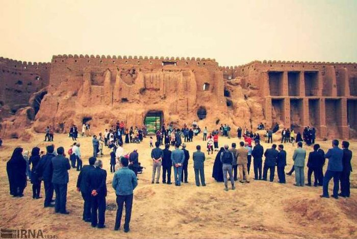 سیاحت به تاریخ در دومین بنای بزرگ خشتی ایران