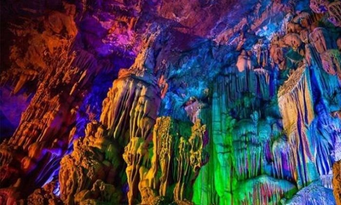 هرمز؛ جزیرهای از شگفتیهای خلقت در خلیج فارس