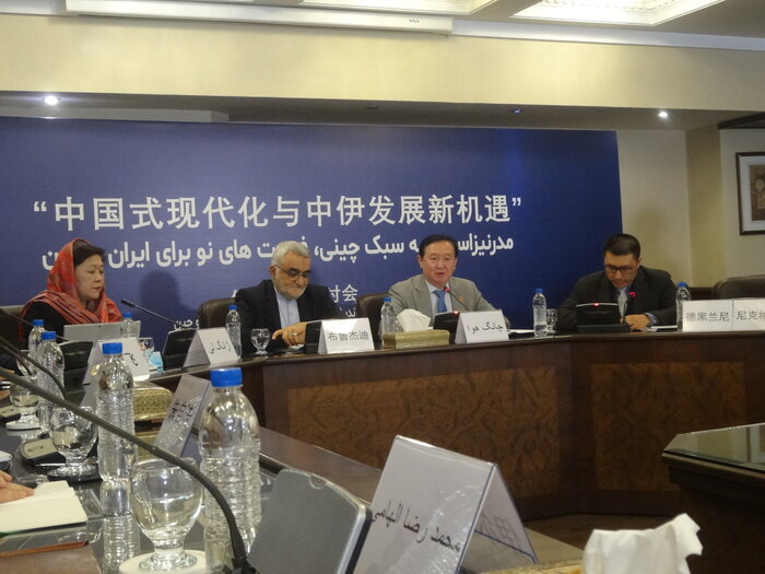 بروجردی: ایران محدودیتی برای گسترش روابط با چین قائل نیست