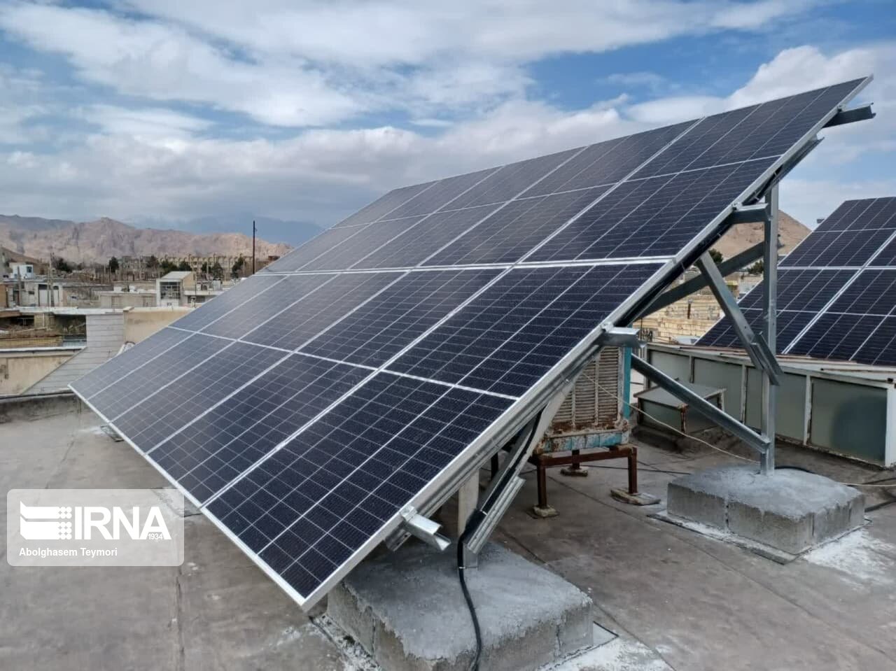 İsfahan'da uzay uyduları için güneş panelleri üretildi 