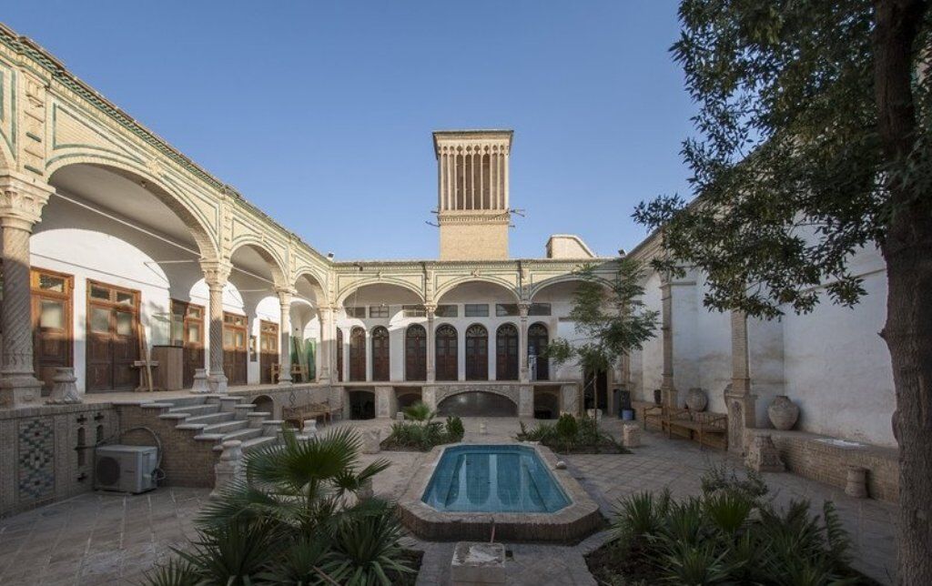 خانه زند قم بازمانده ای از عصر قاجار خانه زند قم بازمانده ای از عصر قاجار