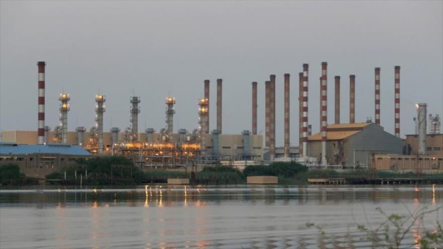 Ministro de Petróleo iraní anuncia la apertura de una refinería con capacidad de 210 mil barriles en los próximos días
