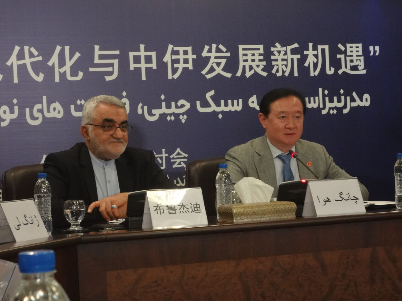 بروجردی: ایران محدودیتی برای گسترش روابط با چین قائل نیست