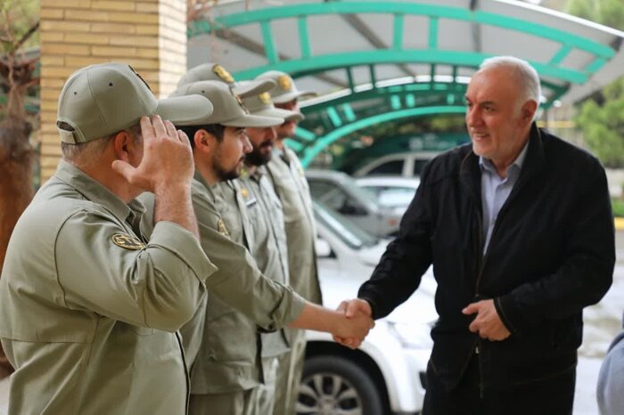 بازدید استاندار تهران از اداره کل حفاظت محیطزیست/ فخاری محیطبان افتخاری شد