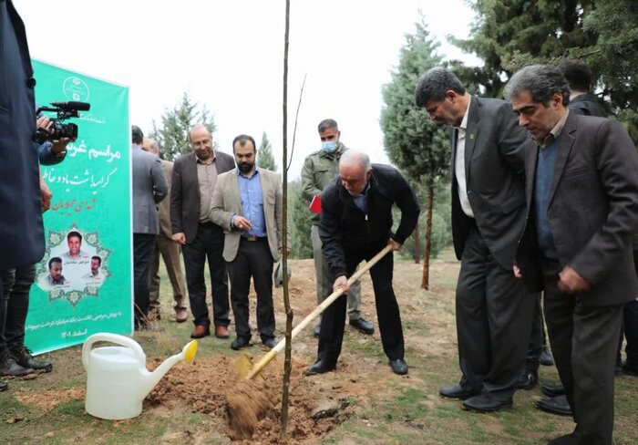 بازدید استاندار تهران از اداره کل حفاظت محیطزیست/ فخاری محیطبان افتخاری شد