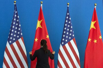  انتقاد پکن از آمریکا به خاطر طرح اتهام علیه ۳۷ مقام دولتی چین