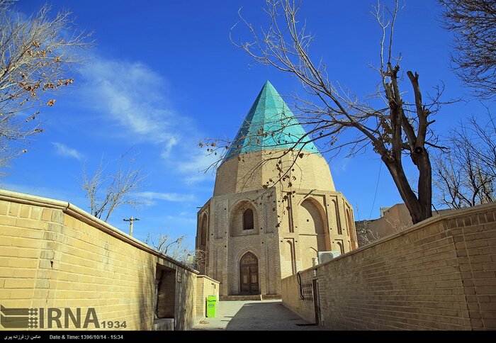 مقابر گنبد سبز بازمانده قرن هشتم هجری و مدفن احیا کنندگان قم در دوره اسلامی