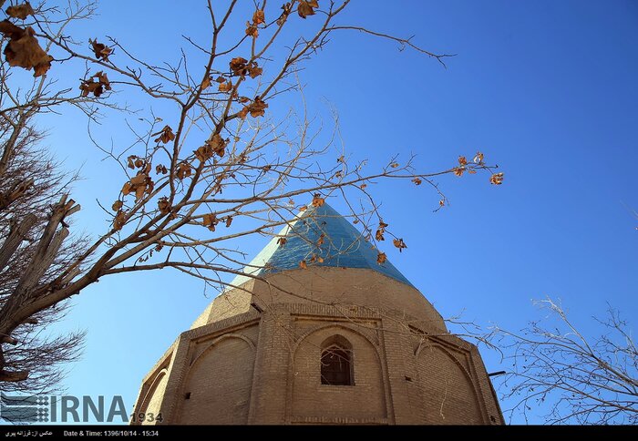مقابر گنبد سبز بازمانده قرن هشتم هجری و مدفن احیا کنندگان قم در دوره اسلامی