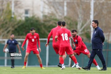Football: Amir Ghalenoei a dirigé sa première séance d’entraînement