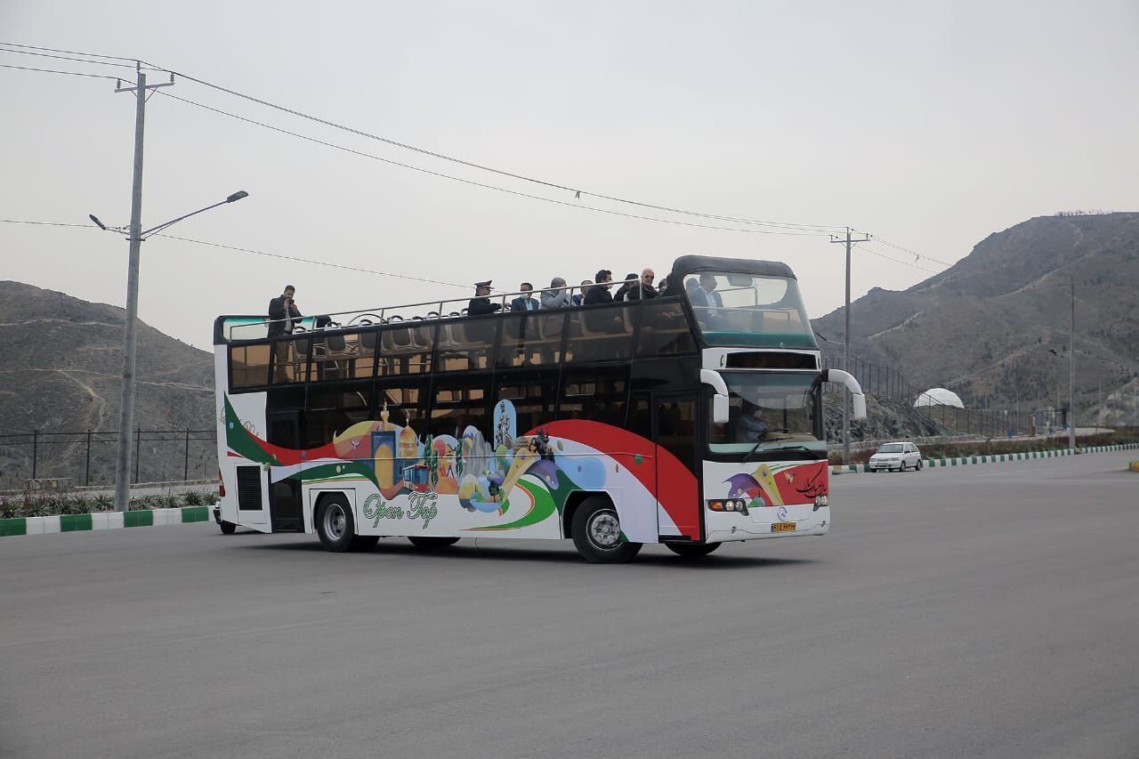 اتوبوس ۲ طبقه گردشگری کشور حرکت خود را در مشهد آغاز کرد