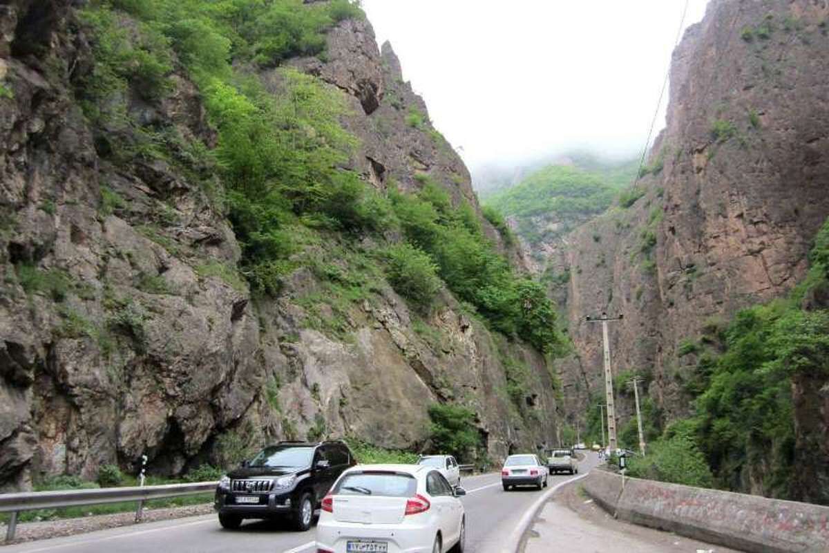 ترافیک پرحجم و روان در آزادراه تهران- شمال و جاده چالوس