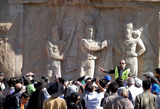 تلاش جهادی ستاد تسهیلات سفر و خاطرات خوب مسافران نوروزی از کرمانشاه