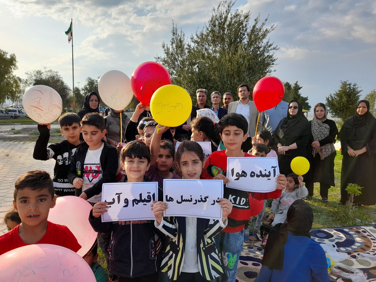 فیلم/برگزاری جشن بادبادک‌ها به مناسبت روز جهانی هواشناسی در قصرشیرین