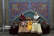Los turistas visitan el Palacio Golestán en Teherán