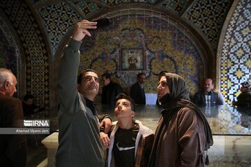Los turistas visitan el Palacio Golestán en Teherán