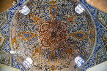 Tombe de Cheikh Safi al-Din à Ardabil: un mausolée avec des carreaux bleus