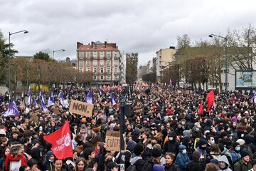 3,5 millions Français dans les rues contre le régime Macronie