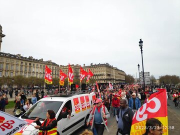 3,5 millions Français dans les rues contre le régime Macronie