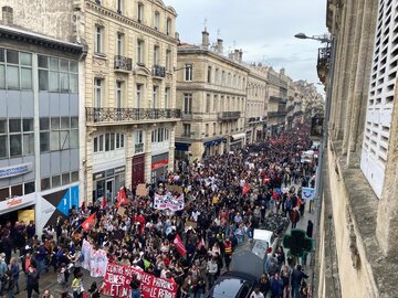 3,5 millions Français dans les rues contre le régime Macronie