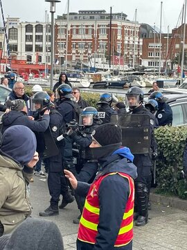 3,5 millions Français dans les rues contre le régime Macronie