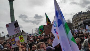 3,5 millions Français dans les rues contre le régime Macronie