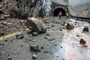 احتمال تداوم ریزش سنگ در محورهای کوهستانی مازندران