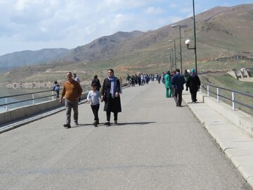 ۱۵ هزار گردشگر نوروزی از سد مهاباد بازدید کردند