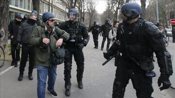 فرانس نے مظاہروں پر قابو پانے کیلیے طاقت کا سہارا لیا: یورپی کونسل