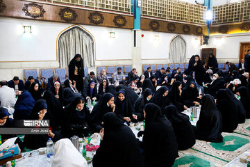 Le président Raïssi dans une cérémonie d’iftar avec des orphelins