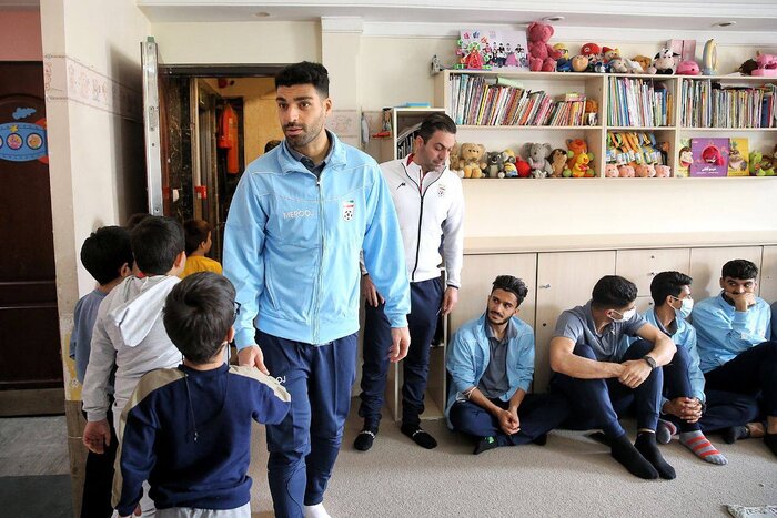 روز متفاوت مردان قلعهنویی؛ بازیکنان تیم ملی در مراکز خیریه + عکس