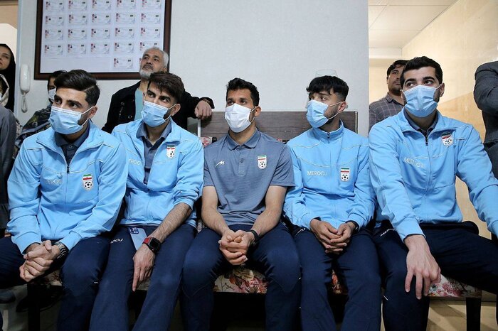 روز متفاوت مردان قلعه‌نویی؛ بازیکنان تیم ملی در مراکز خیریه + عکس
